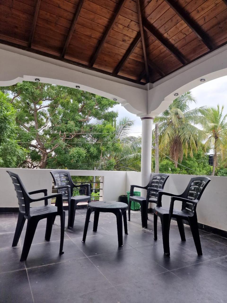 Javi Holiday Home Trincomalee Exterior foto
