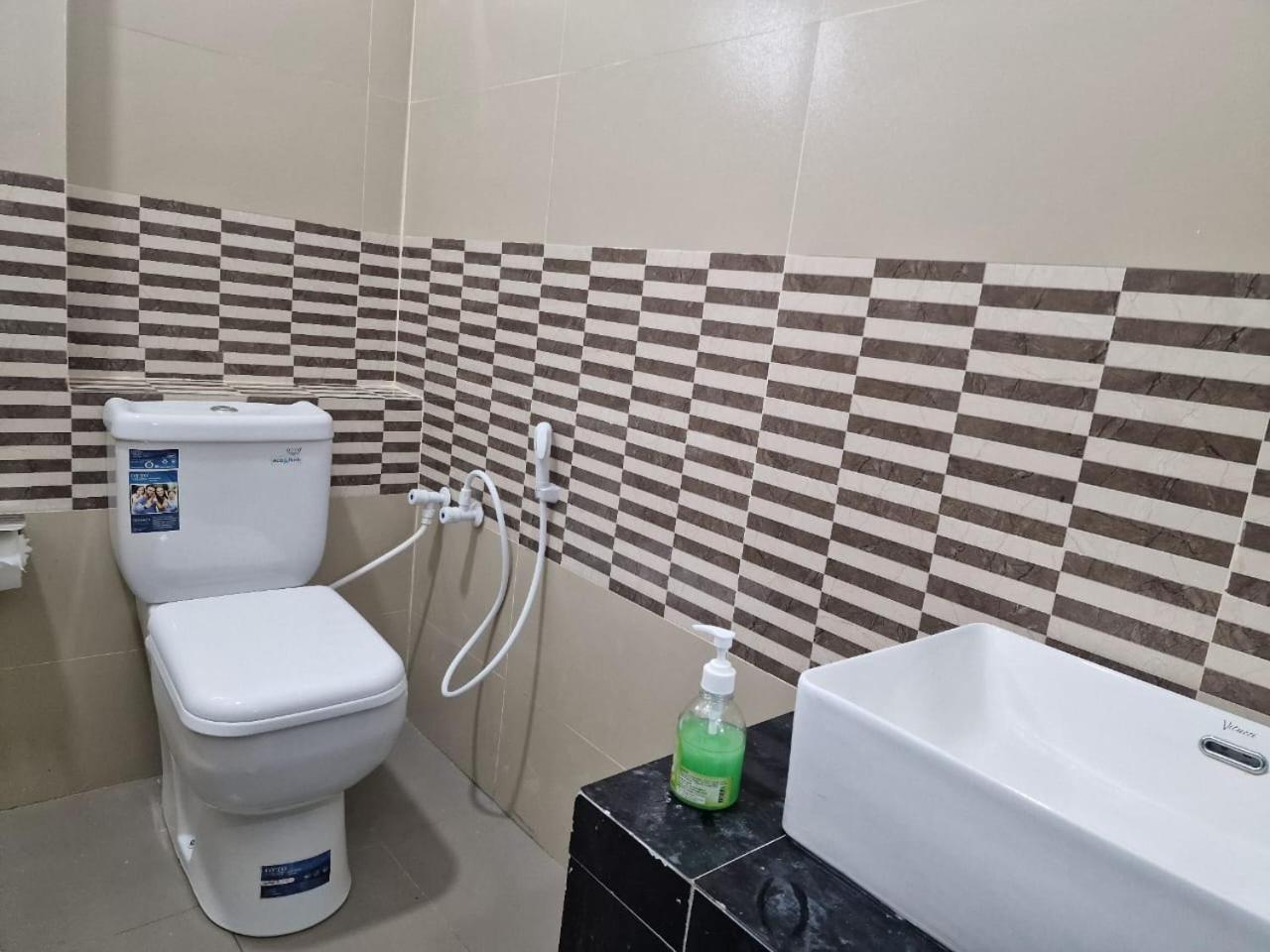 Javi Holiday Home Trincomalee Exterior foto